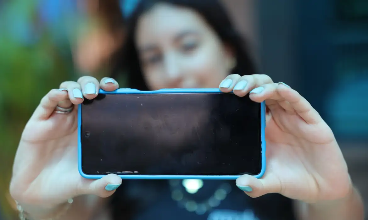 Foto Uso de internet por adolescentes nas escolas cai de 51% para 37%