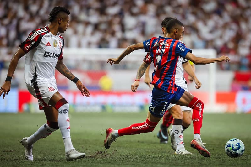 Foto Bahia vence o Flamengo e encosta no G-4