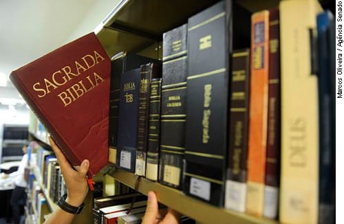 Foto Projeto propõe incluir estudo da Bíblia nas escolas da rede estadual