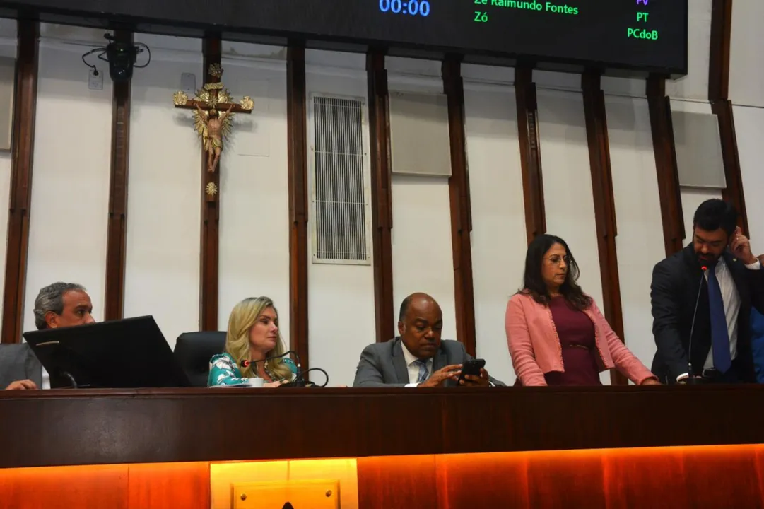 Alba aprova abono de 20% para professores da rede estadual