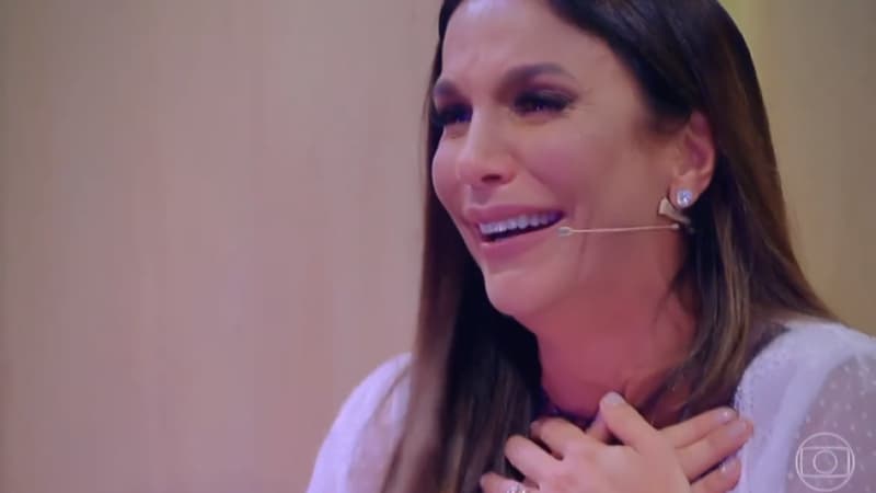 Foto Ivete se emociona em show solidário ao cantar com Margareth Menezes