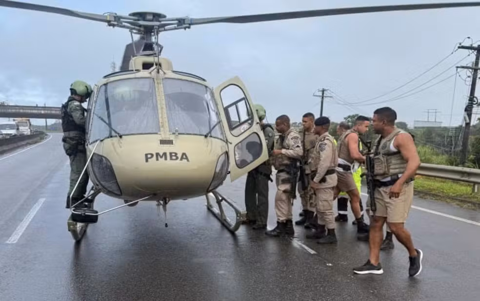Foto PM e idoso baleados em assalto são resgatados por helicóptero do Graer