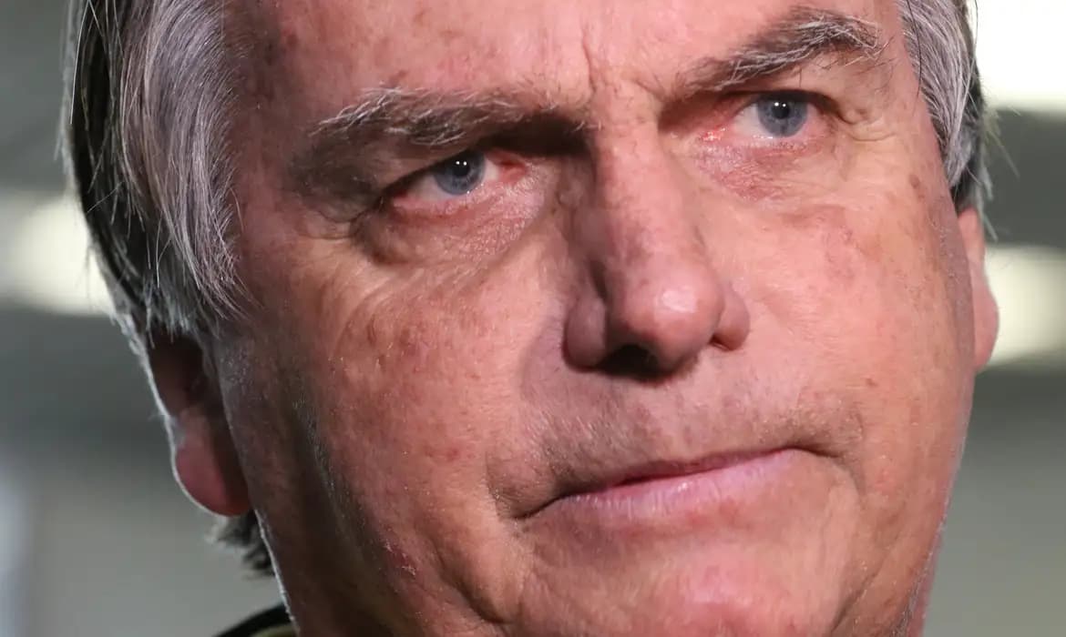 Foto Bolsonaro cancela primeira entrevista "por questões de saúde"